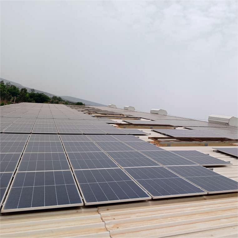 Actualización del proyecto | Sistema solar de 650 kW con techo metálico de junta alzada en miniatura en Mali, África